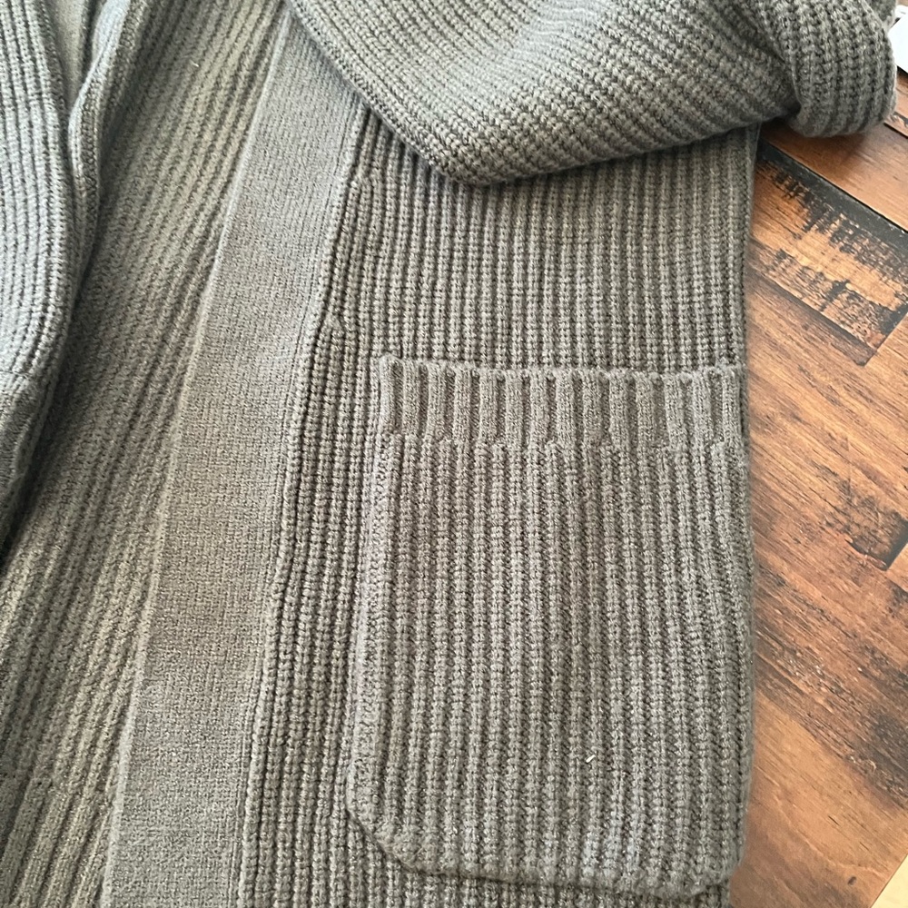 Hunter green Sweater - Picture 8 of 8